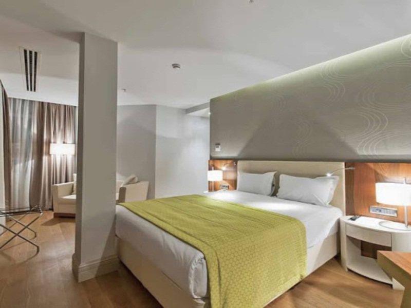 Four Points Flex By Sheraton Istanbul Taksim Square Εξωτερικό φωτογραφία